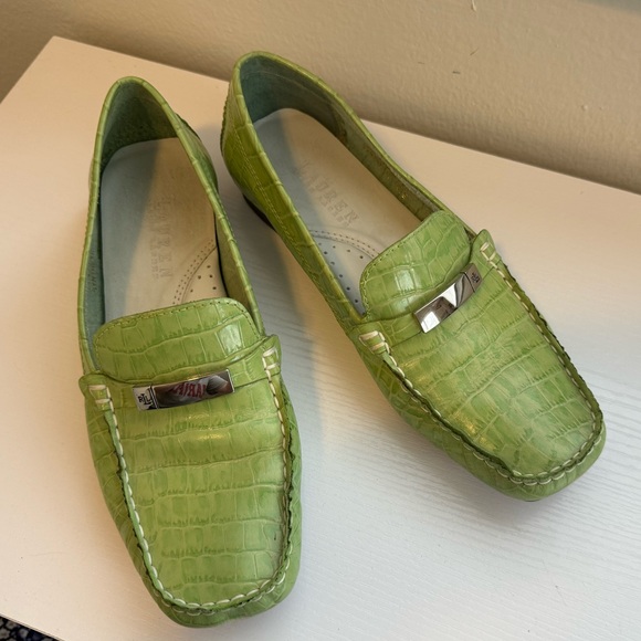 Ralph Lauren “Suzie” Faux Crocodile Loafer - Picture 2 of 10